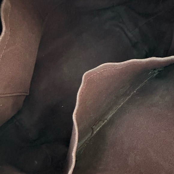 Authentic LV Purse. Barely used and in great condition - Picture 3 of 6